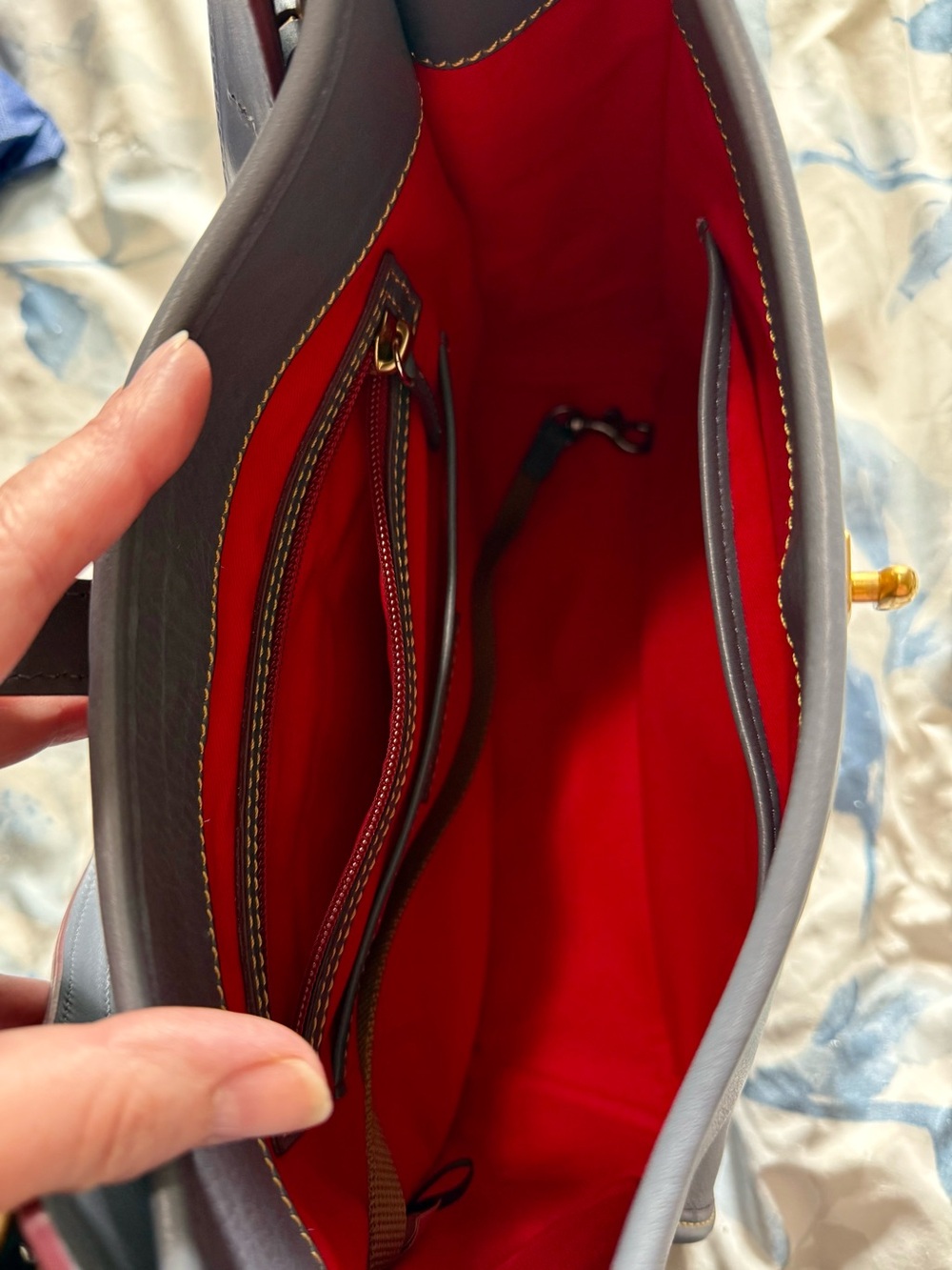 Dooney and Bourke Large Messenger bag in Florentine Leather - Picture 5 of 7